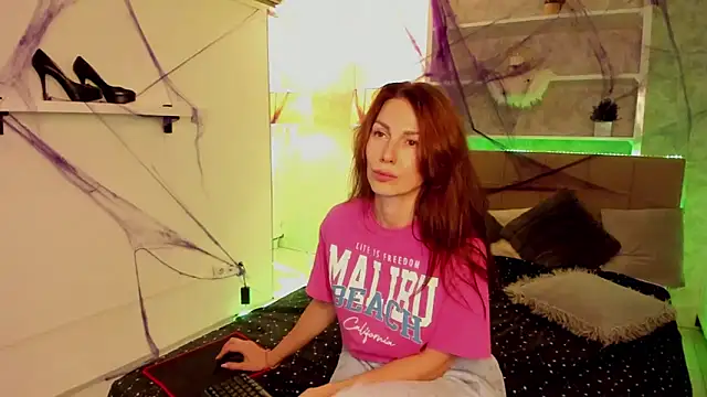 Snapshot of IsabelKiss chatting on 11-04-25, 01:32 IsabelKiss online show from 11-04-25, 01:32