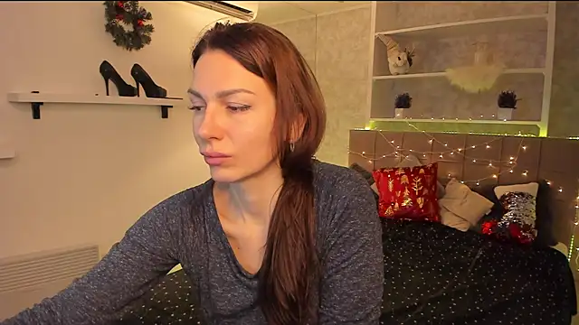 Snapshot of IsabelKiss chatting on 12-15-25, 07:01 IsabelKiss online show from 12-15-25, 07:01