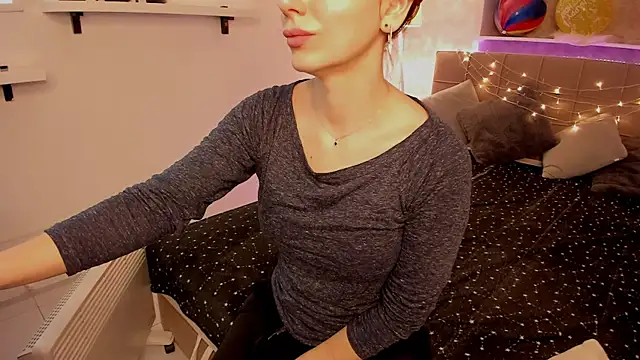 Snapshot of IsabelKiss chatting on 02-15-26, 07:05 IsabelKiss online show from 02-15-26, 07:05