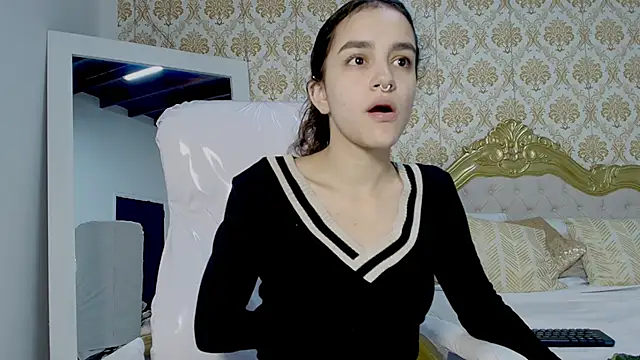 Snapshot of JessB_ chatting on 10-04-25, 07:34 JessB online show from 10-04-25, 07:34