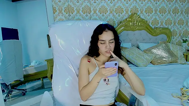 Snapshot of JessB_ chatting on 10-22-25, 06:29 JessB online show from 10-22-25, 06:29