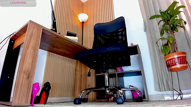 Anastacia lestrange online show from 11-05-25, 05:13