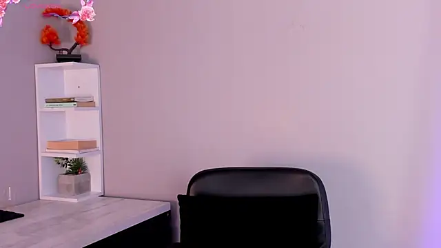 Emma  clark  online show from 09-15-25, 12:27