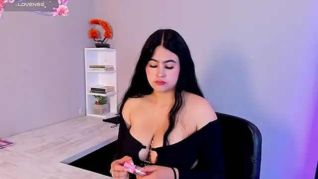 Emma  clark  online show from 09-29-25, 12:32