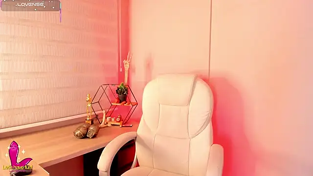 Emma  clark  online show from 10-31-25, 11:44