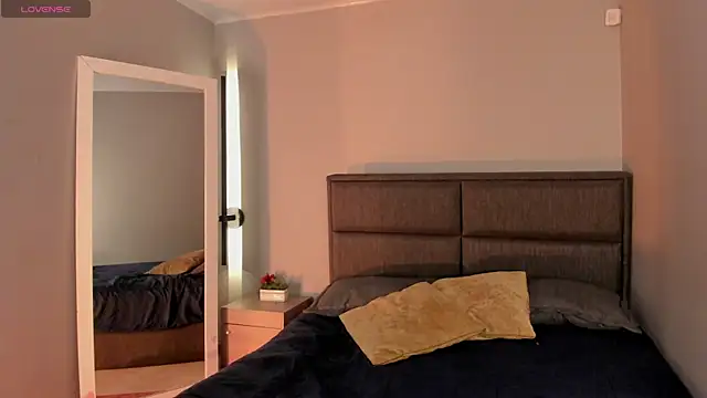 Emma  clark  online show from 04-22-26, 12:28