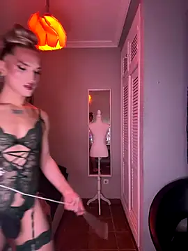 Snapshot of lacattiva chatting on 09-10-25, 09:15 lacattiva online show from 09-10-25, 09:15