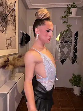 Snapshot of lacattiva chatting on 10-08-25, 08:28 lacattiva online show from 10-08-25, 08:28