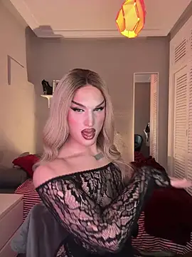 Snapshot of lacattiva chatting on 12-21-25, 12:45 lacattiva online show from 12-21-25, 12:45