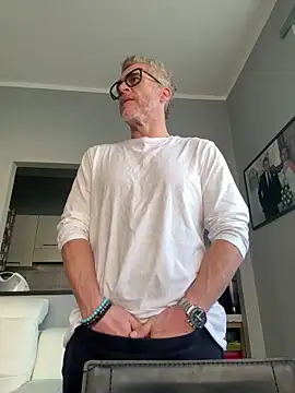 Axl hot online show from 02-24-26, 10:46