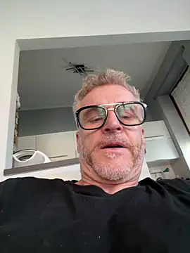 Axl hot online show from 04-05-26, 10:34