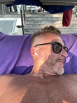 Snapshot of Axl_hot chatting on 06-19-26, 05:39 Axl hot online show from 06-19-26, 05:39