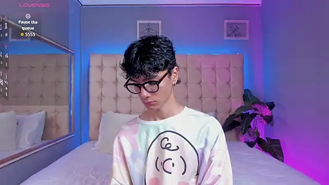 Snapshot of Phillicious__ chatting on 09-24-25, 10:24 Phillicious online show from 09-24-25, 10:24