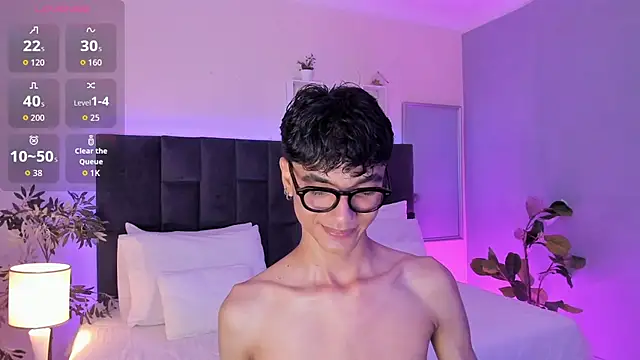 Snapshot of Phillicious__ chatting on 11-08-25, 10:08 Phillicious online show from 11-08-25, 10:08