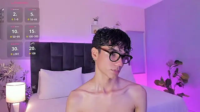 Snapshot of Phillicious__ chatting on 11-20-25, 10:42 Phillicious online show from 11-20-25, 10:42