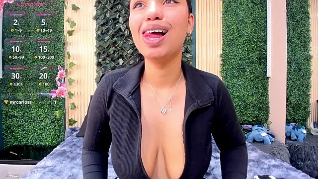 Snapshot of KhateAndersson chatting on 12-01-25, 08:14 KhateAndersson online show from 12-01-25, 08:14