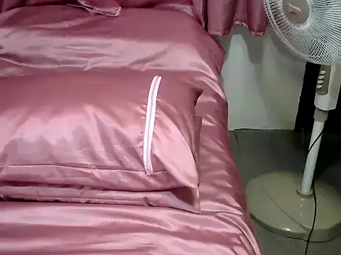 CREAMY BANANA online show from 05-18-26, 11:10
