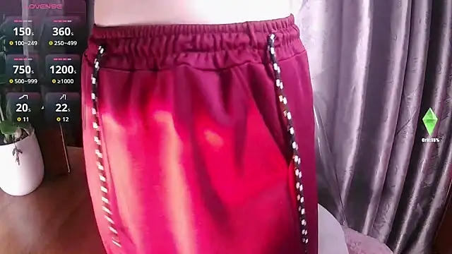 Snapshot of Mai_aug chatting on 09-28-25, 02:44 Mai aug online show from 09-28-25, 02:44