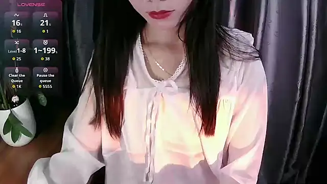 Snapshot of Mai_aug chatting on 11-14-25, 03:44 Mai aug online show from 11-14-25, 03:44