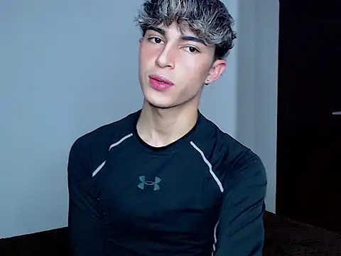 Snapshot of john_vichenso chatting on 10-23-25, 10:30 john vichenso online show from 10-23-25, 10:30