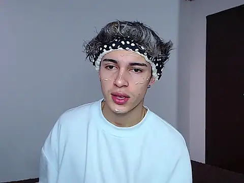 Snapshot of john_vichenso chatting on 11-04-25, 10:09 john vichenso online show from 11-04-25, 10:09