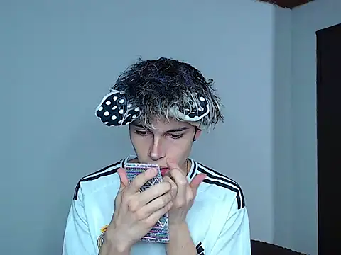 Snapshot of john_vichenso chatting on 11-26-25, 11:17 john vichenso online show from 11-26-25, 11:17