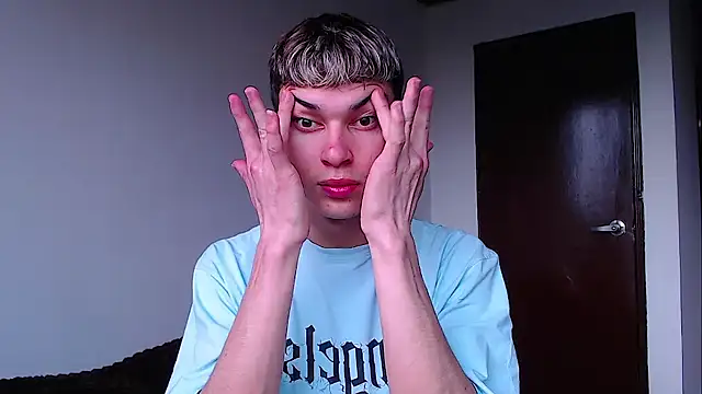 Snapshot of john_vichenso chatting on 12-17-25, 09:43 john vichenso online show from 12-17-25, 09:43