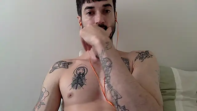 Snapshot of Fubinha chatting on 09-17-25, 01:02 Fubinha online show from 09-17-25, 01:02