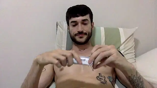 Snapshot of Fubinha chatting on 09-18-25, 01:18 Fubinha online show from 09-18-25, 01:18