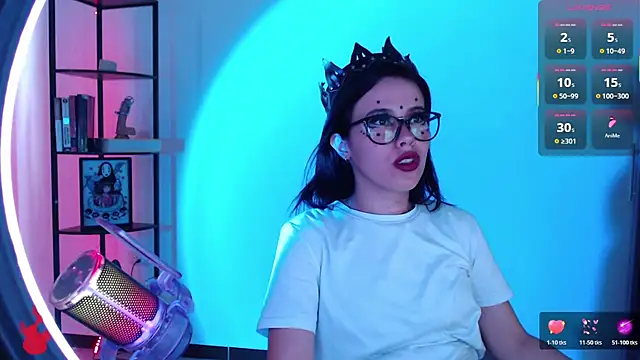 Snapshot of girldom chatting on 11-19-25, 05:13 girldom online show from 11-19-25, 05:13