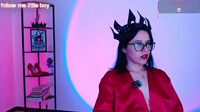 Snapshot of girldom chatting on 01-15-26, 09:29 girldom online show from 01-15-26, 09:29