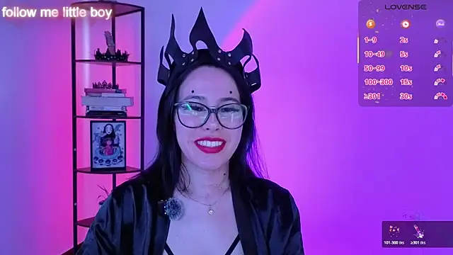 Snapshot of girldom chatting on 02-12-26, 06:03 girldom online show from 02-12-26, 06:03