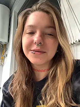 Snapshot of VesnaCrystal chatting on 09-28-25, 02:11 VesnaCrystal online show from 09-28-25, 02:11