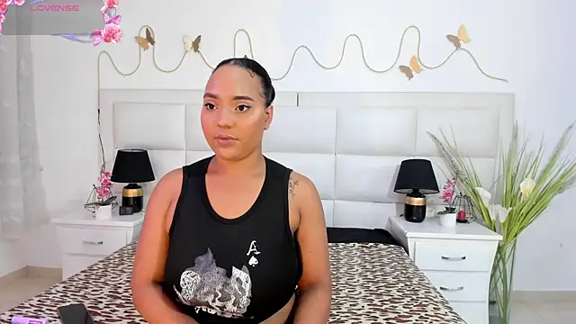 Snapshot of Michelle_Lewis_ chatting on 06-20-26, 03:37 Michelle Lewis online show from 06-20-26, 03:37