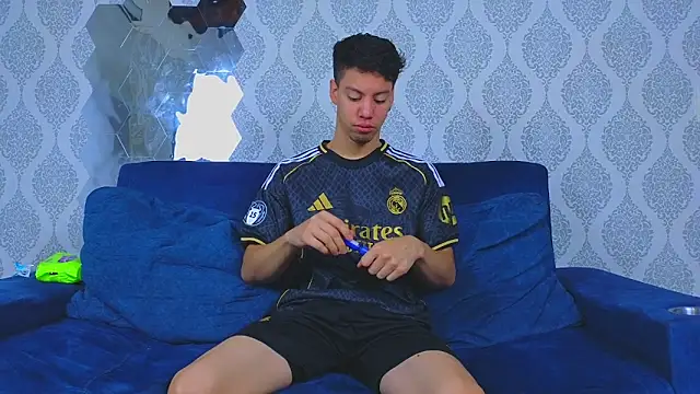 Twink sensationx online show from 10-06-25, 01:19