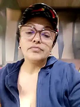 Snapshot of Lady_16 chatting on 09-13-25, 12:10 Lady 16 online show from 09-13-25, 12:10