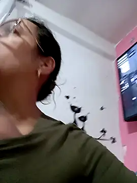 Snapshot of Lady_16 chatting on 09-14-25, 10:53 Lady 16 online show from 09-14-25, 10:53