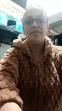 Snapshot of Lady_16 chatting on 09-16-25, 12:17 Lady 16 online show from 09-16-25, 12:17