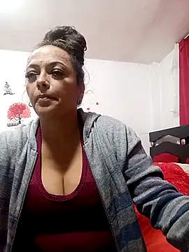 Snapshot of Lady_16 chatting on 10-11-25, 11:14 Lady 16 online show from 10-11-25, 11:14