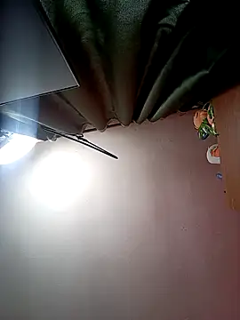 Snapshot of Lady_16 chatting on 10-17-25, 01:57 Lady 16 online show from 10-17-25, 01:57