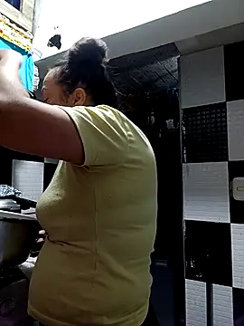 Snapshot of Lady_16 chatting on 11-16-25, 09:53 Lady 16 online show from 11-16-25, 09:53