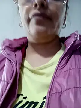 Snapshot of Lady_16 chatting on 11-28-25, 02:03 Lady 16 online show from 11-28-25, 02:03