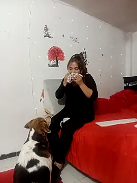 Snapshot of Lady_16 chatting on 12-14-25, 01:44 Lady 16 online show from 12-14-25, 01:44