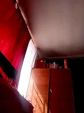 Snapshot of Lady_16 chatting on 12-14-25, 02:44 Lady 16 online show from 12-14-25, 02:44