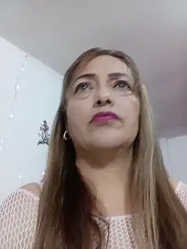 Snapshot of Lady_16 chatting on 12-17-25, 03:45 Lady 16 online show from 12-17-25, 03:45