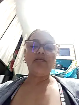 Snapshot of Lady_16 chatting on 12-18-25, 10:27 Lady 16 online show from 12-18-25, 10:27