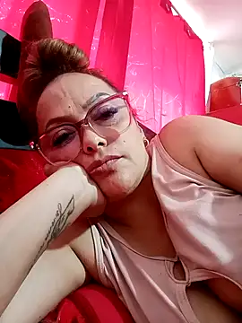 Snapshot of Lady_16 chatting on 02-10-26, 03:27 Lady 16 online show from 02-10-26, 03:27