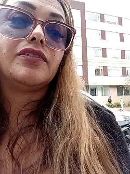 Snapshot of Lady_16 chatting on 02-14-26, 06:37 Lady 16 online show from 02-14-26, 06:37