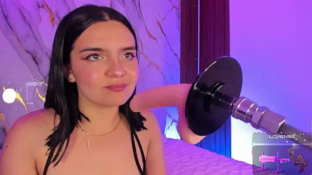 Snapshot of alicecute77 chatting on 01-11-26, 02:27 alicecute77 online show from 01-11-26, 02:27