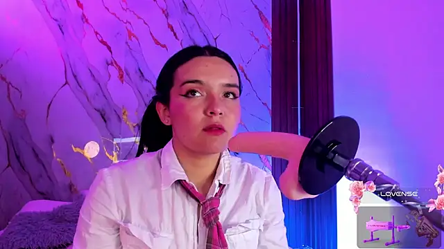 Snapshot of alicecute77 chatting on 01-17-26, 02:27 alicecute77 online show from 01-17-26, 02:27